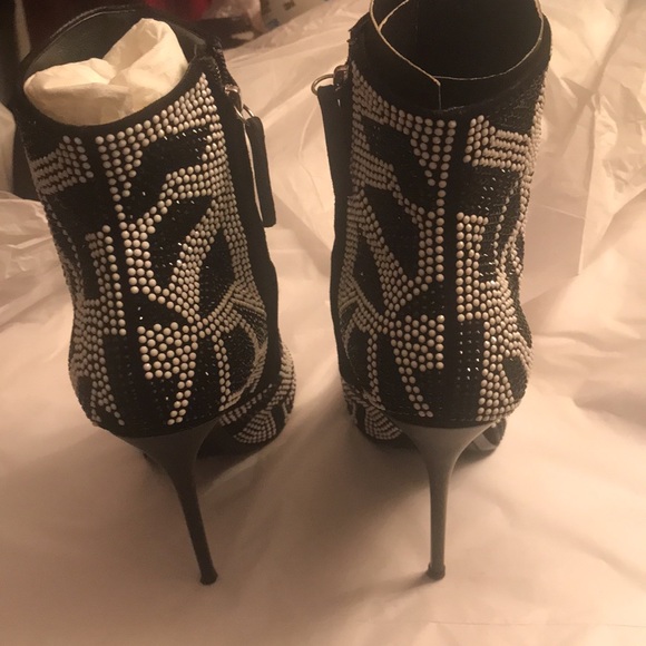 Authentic Giuseppe Zanotti Peep Toe Beaded and Crystal Booties - Picture 7 of 8
